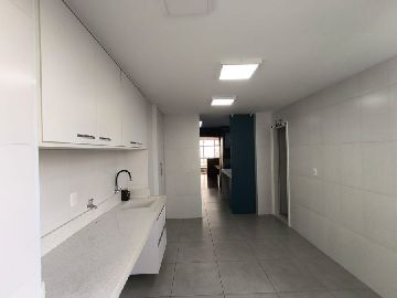 �rea de servi�o 