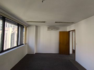 Sala com aparelho de ar condicionado 