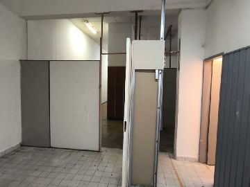 Corredor de banheiros