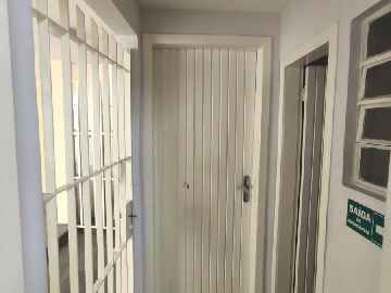 Corredor �rea de servi�o e banheiro