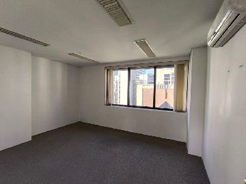 Sala com aparelho de ar condicionado 