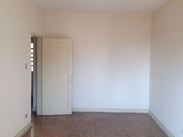 Dormit�rio com sacada 