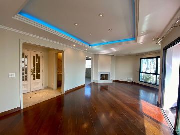 Sala com lareira e Sacada 