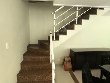 Escada entre Pavimentros