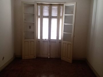 Dormit�rio com sacada 