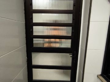 Porta �rea de servi�o 