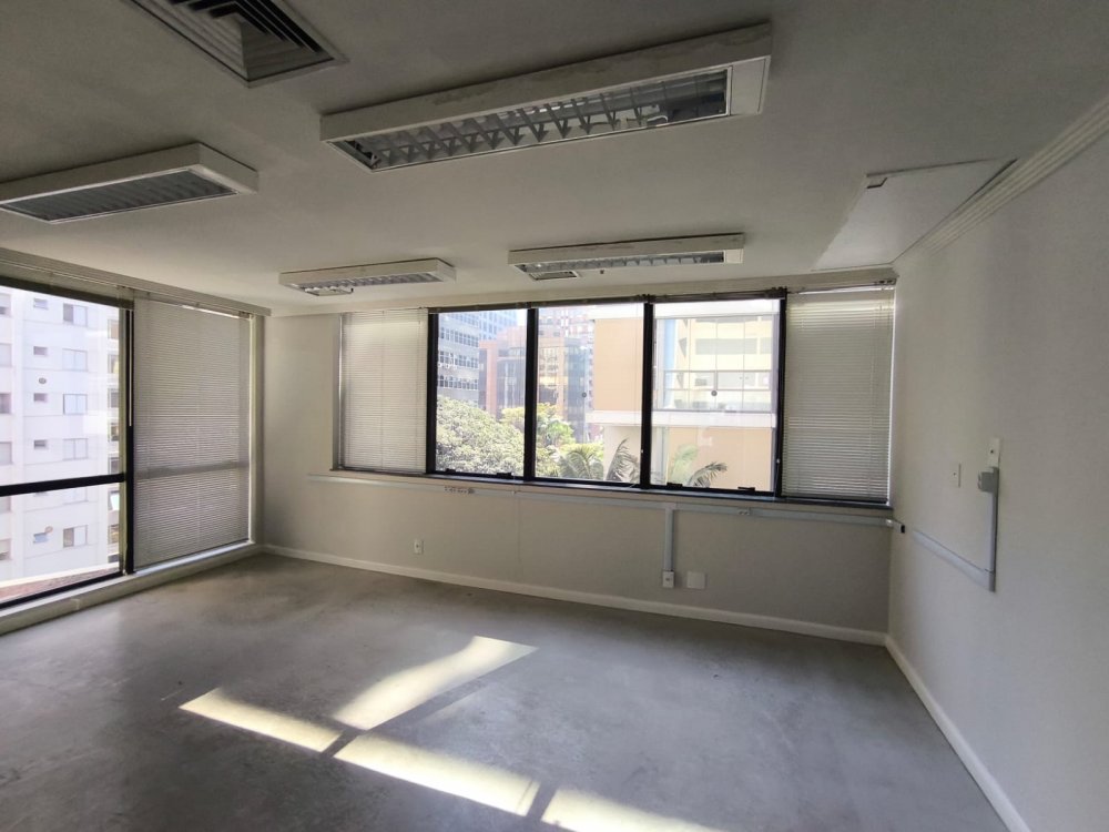 Sala com banheiro e arquivo