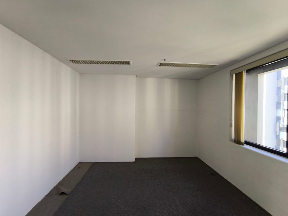 Sala com aparelho de ar condicionado 