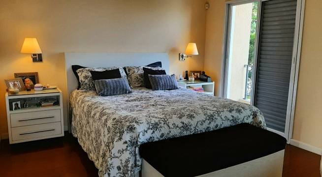 Dormit�rio com sacada