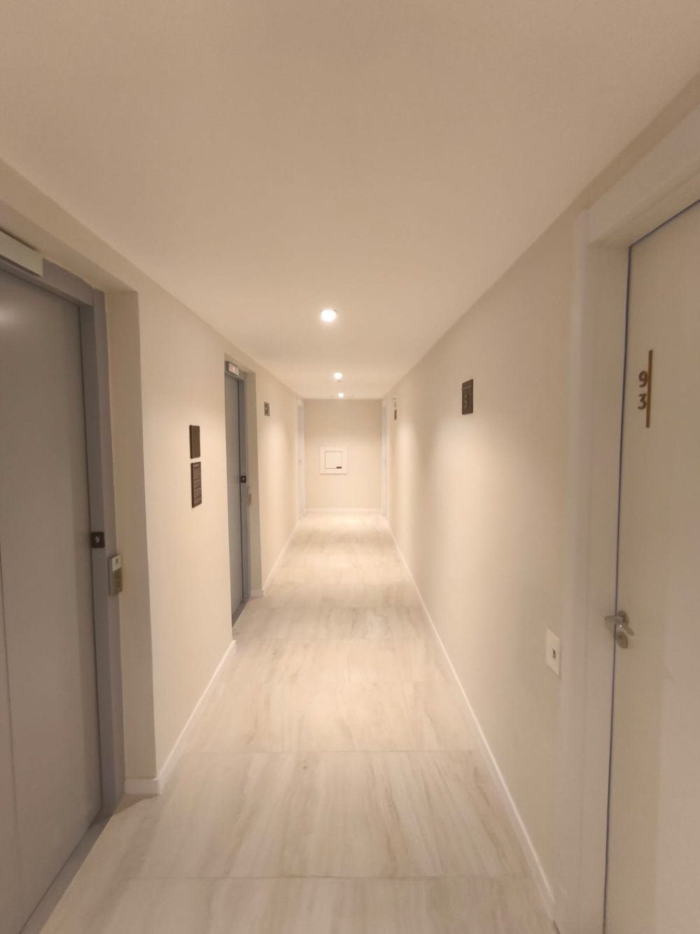 Corredor Apartamentos 