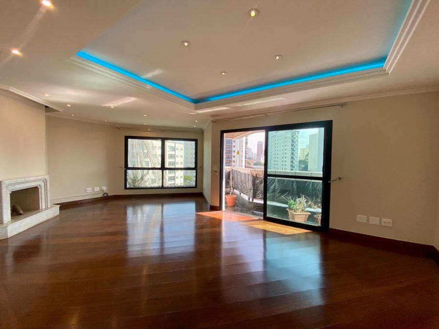 Sala com lareira e Sacada 