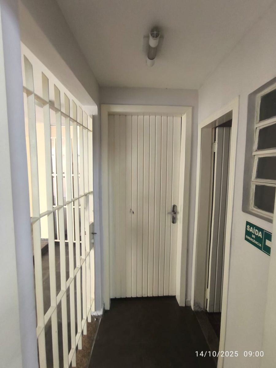 Corredor área de serviço e banheiro