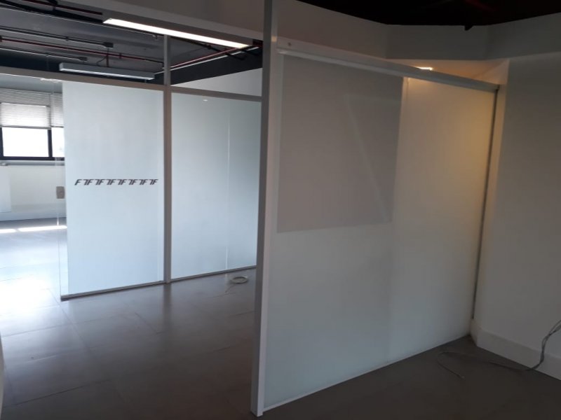 Divis�rias de vidro