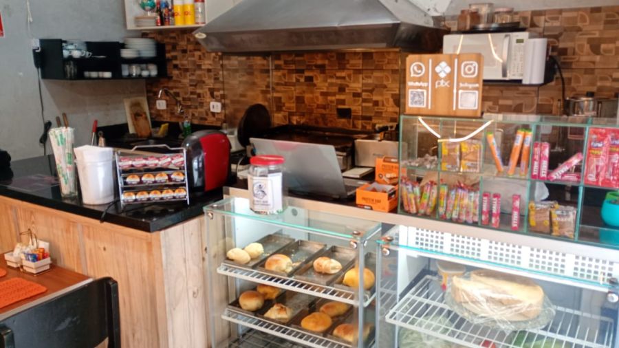 Bar com estrutura montada, ideal para drinks, cervejas artesanais e por��es.