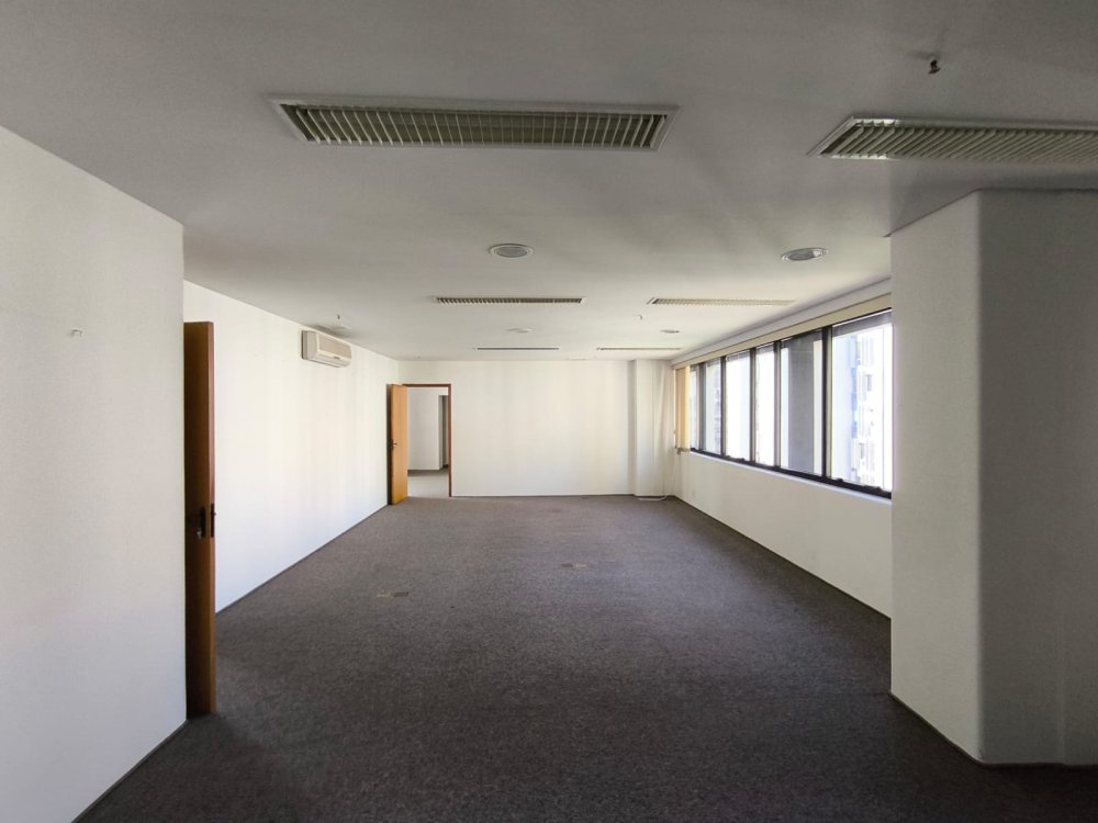 Sala com aparelho de ar condicionado 