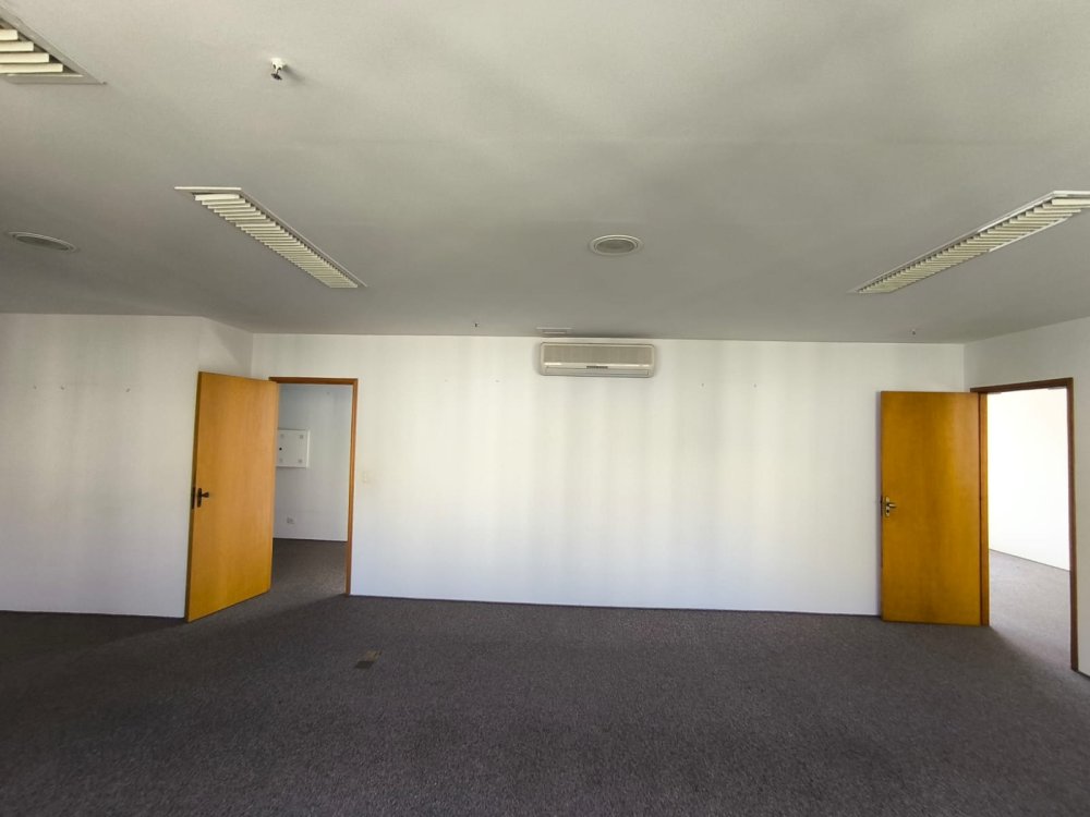 Sala com aparelho de ar condicionado 