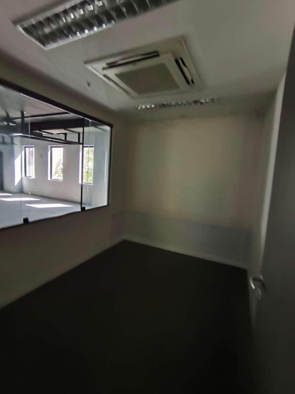 Sala com Aparelho Ar condicionado 