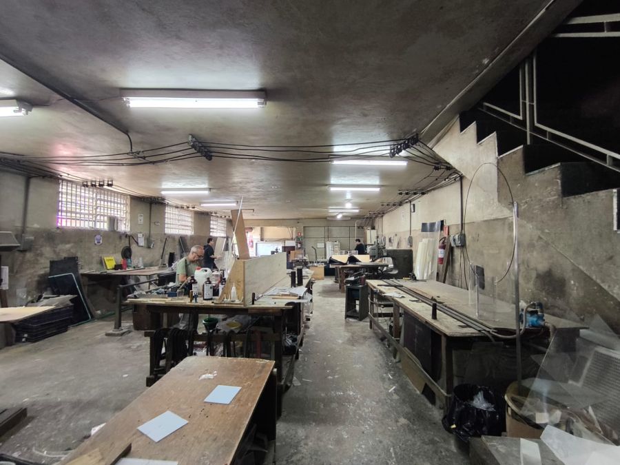 Pavimento inferior de armazenamento e produ��o