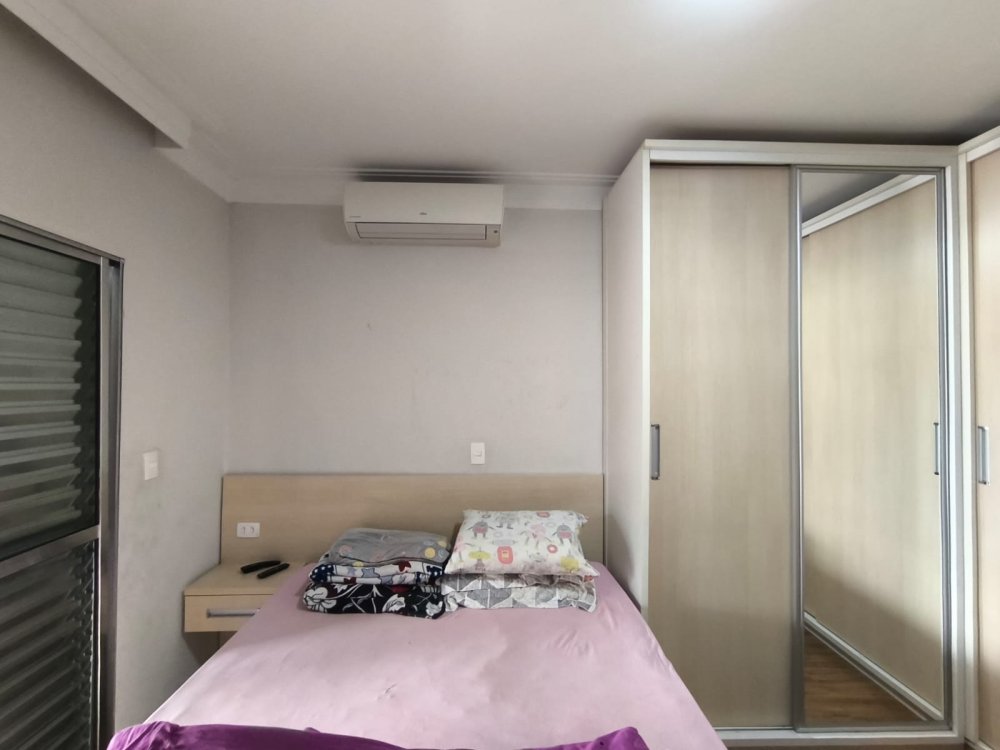 Dormit�rio Su�te com Sacada 