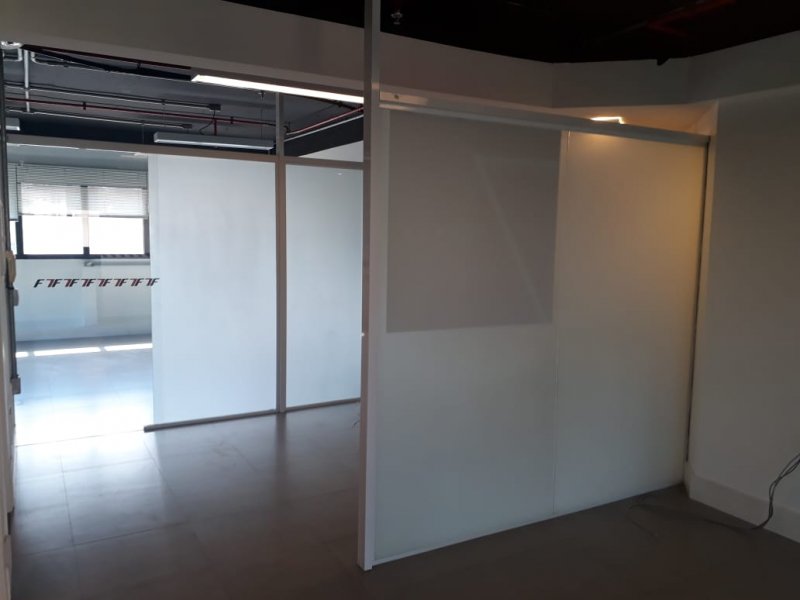 Divis�rias de vidro