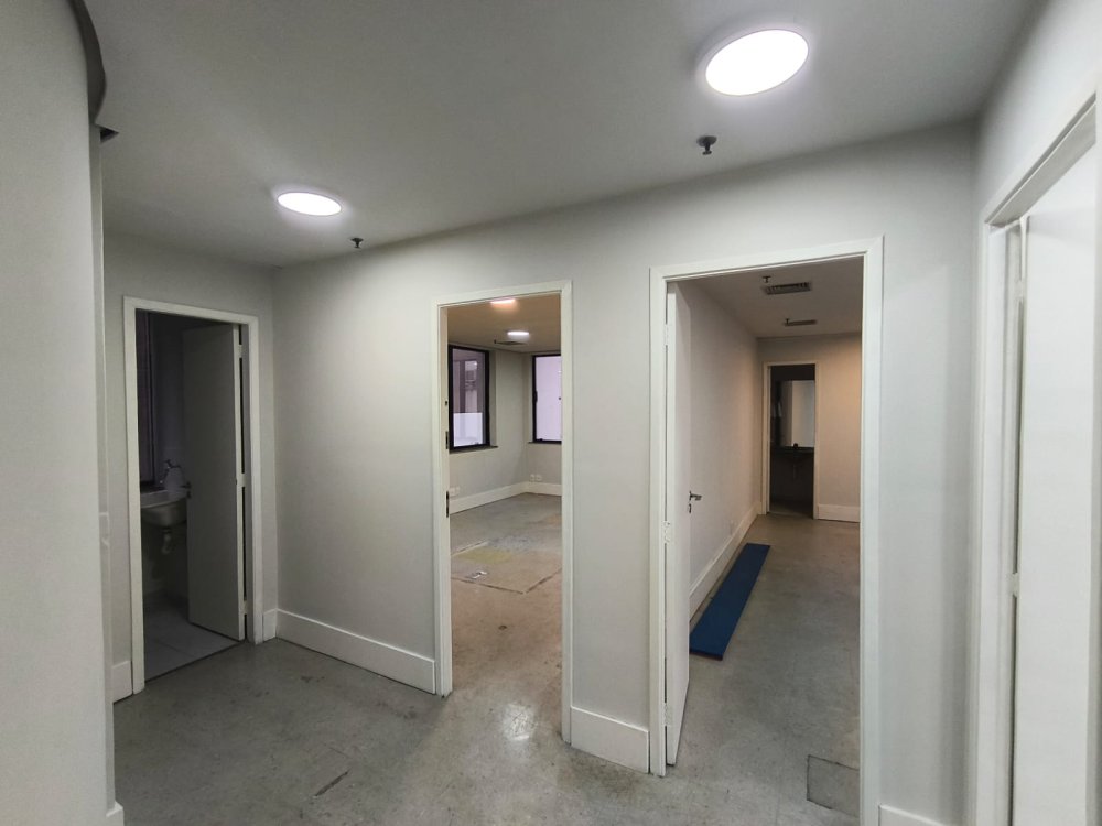 Divisorias de Salas e banheiros.