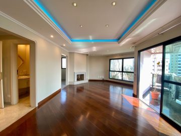 Sala com lareira e Sacada 