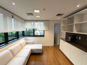 Sala com armarios e Sof 