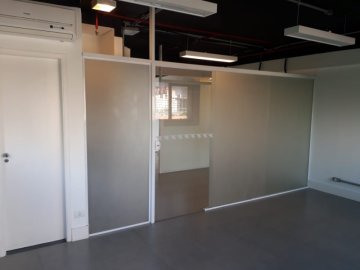 Sala com banheiro