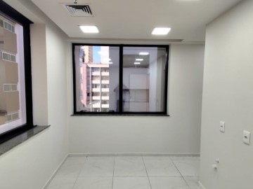 Sala com banheiro e Exames.