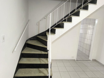 Escada entre pavimentos 