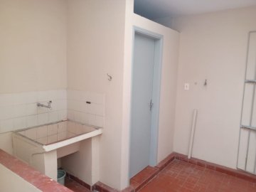 rea de servio e Banheiro de empregada 
