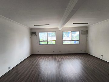 Sala com vista para avenida 