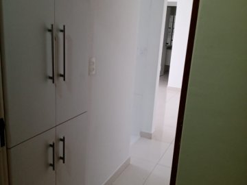 Corredor de entrada com armários