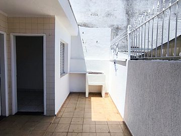 Quintal com churrasqueira 