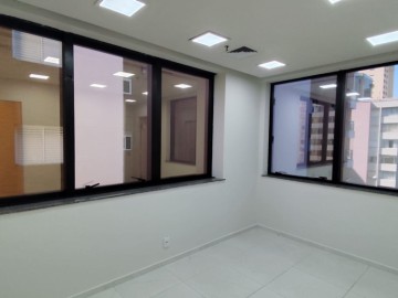 Sala com banheiro e Exames.